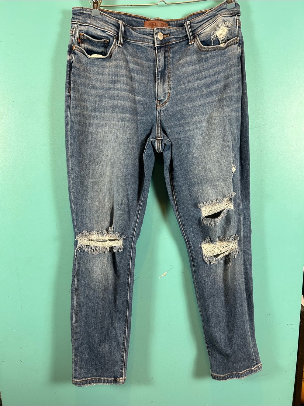 Judy Blue Distressed Boyfriend Fit jeans in medium wash- size 13/31
